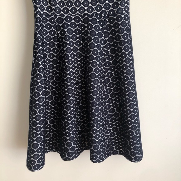 Women’s Fit and Flare Dress Size 6 - Picture 6 of 7
